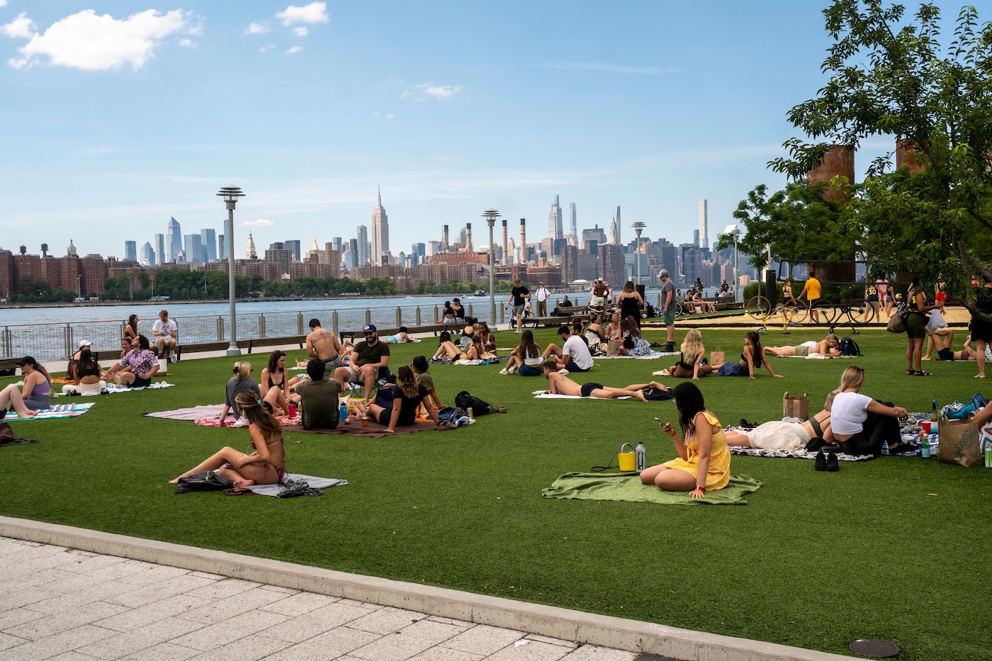 Park visitors to NYC bake in the sun
